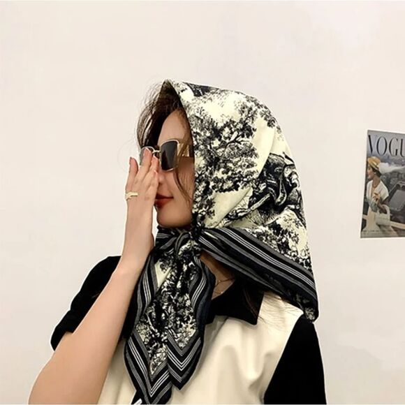 Large tropical print scarf - Picture 3 of 3